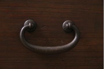 アンティーク家具　明治大正期　古箪笥リメイク　天板ヒノキ材　フラップダウン扉のコーナーテレビ台(テレビボード、リビングボード)(R-040319)