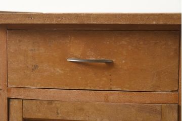 レトロ家具　昭和レトロな雰囲気漂うシンプルな木製サイドキャビネット(電話台)(R-040326)