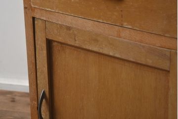 レトロ家具　昭和レトロな雰囲気漂うシンプルな木製サイドキャビネット(電話台)(R-040326)