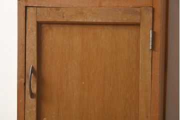 レトロ家具　昭和レトロな雰囲気漂うシンプルな木製サイドキャビネット(電話台)(R-040326)