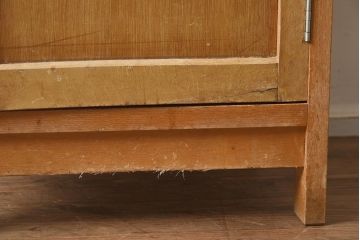 レトロ家具　昭和レトロな雰囲気漂うシンプルな木製サイドキャビネット(電話台)(R-040326)