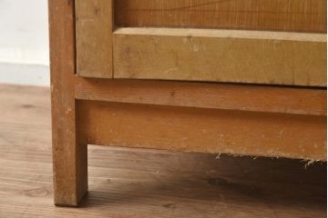 レトロ家具　昭和レトロな雰囲気漂うシンプルな木製サイドキャビネット(電話台)(R-040326)