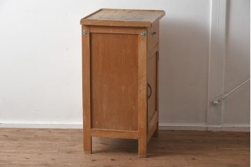 レトロ家具　昭和レトロな雰囲気漂うシンプルな木製サイドキャビネット(電話台)(R-040326)