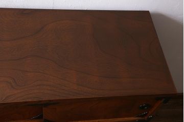リメイク家具　岩谷堂箪笥　脚付きリメイク　美しい杢目と黒い金具が魅力の整理箪笥(戸棚、チェスト、引き出し、和タンス)(R-040328)