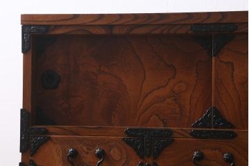 リメイク家具　岩谷堂箪笥　脚付きリメイク　美しい杢目と黒い金具が魅力の整理箪笥(戸棚、チェスト、引き出し、和タンス)(R-040328)