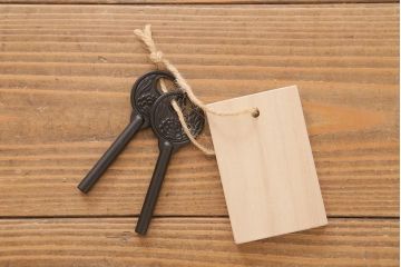 リメイク家具　岩谷堂箪笥　脚付きリメイク　美しい杢目と黒い金具が魅力の整理箪笥(戸棚、チェスト、引き出し、和タンス)(R-040328)