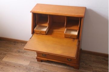 中古　横浜クラシック家具　ダニエル(Daniel)　アーリーアメリカン　気品漂うライティングビューロー(ワークデスク、机、在宅ワーク、在宅用チェスト)(R-040333)