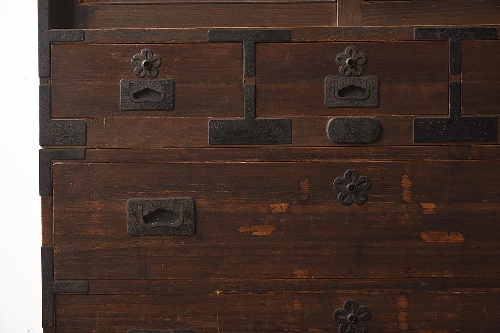 アンティーク家具　和製アンティーク　大正昭和初期　古い木肌が味わい深い重ね箪笥(衣装箪笥、引き出し、収納棚)(R-040335)