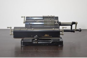 アンティーク雑貨　タイガー計算機　手回し計算機　タイガー特装型18号(R-040374)