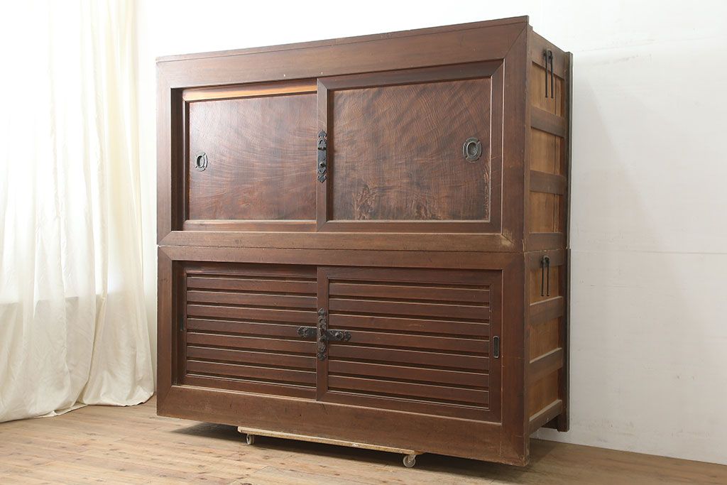 アンティーク家具　明治大正期　ヒノキ材　存在感抜群!横桟が目を惹く重ね水屋箪笥(収納棚、戸棚)(R-040380)