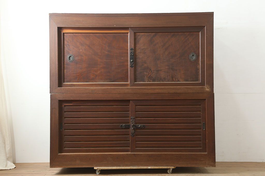 アンティーク家具　明治大正期　ヒノキ材　存在感抜群!横桟が目を惹く重ね水屋箪笥(収納棚、戸棚)(R-040380)