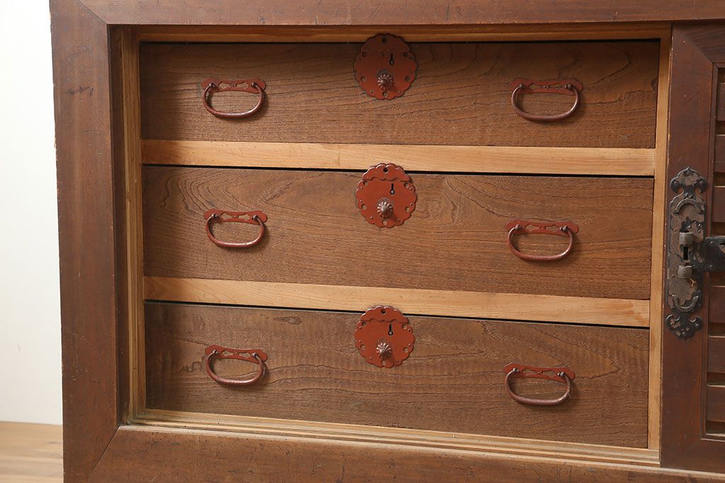 アンティーク家具　明治大正期　ヒノキ材　存在感抜群!横桟が目を惹く重ね水屋箪笥(収納棚、戸棚)(R-040380)