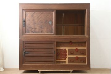 アンティーク家具　明治大正期　ヒノキ材　存在感抜群!横桟が目を惹く重ね水屋箪笥(収納棚、戸棚)(R-040380)