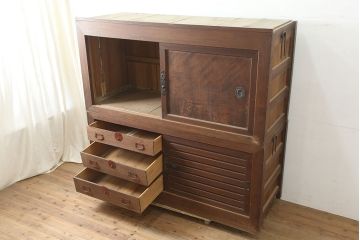 アンティーク家具　明治大正期　ヒノキ材　存在感抜群!横桟が目を惹く重ね水屋箪笥(収納棚、戸棚)(R-040380)