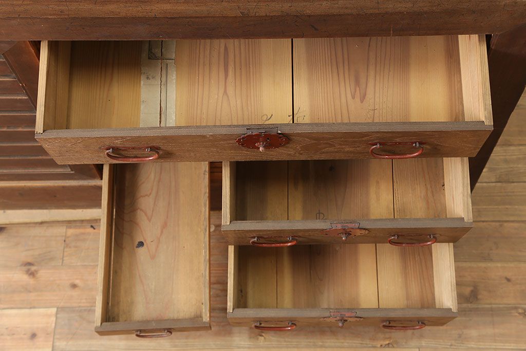 アンティーク家具　明治大正期　ヒノキ材　存在感抜群!横桟が目を惹く重ね水屋箪笥(収納棚、戸棚)(R-040380)