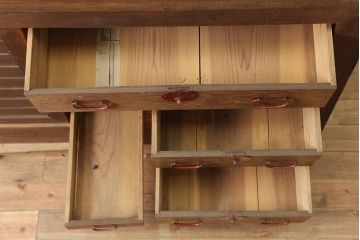 アンティーク家具　明治大正期　ヒノキ材　存在感抜群!横桟が目を惹く重ね水屋箪笥(収納棚、戸棚)(R-040380)