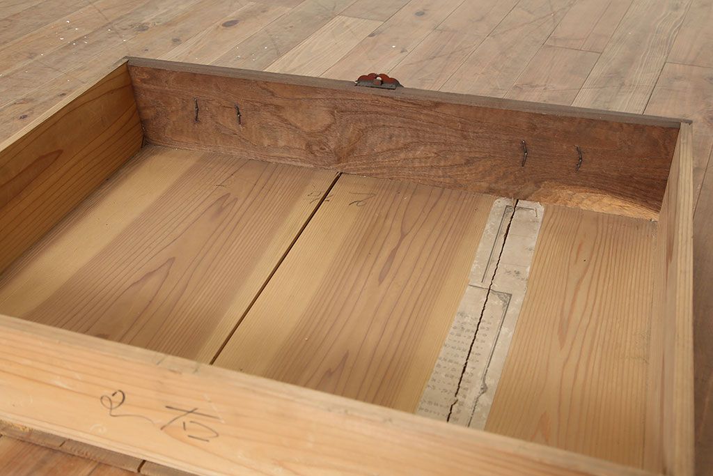 アンティーク家具　明治大正期　ヒノキ材　存在感抜群!横桟が目を惹く重ね水屋箪笥(収納棚、戸棚)(R-040380)