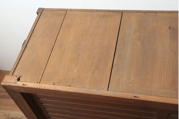 アンティーク家具　明治大正期　ヒノキ材　存在感抜群!横桟が目を惹く重ね水屋箪笥(収納棚、戸棚)(R-040380)