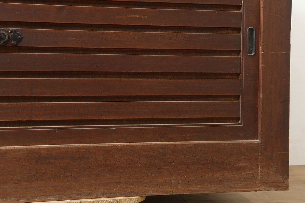 アンティーク家具　明治大正期　ヒノキ材　存在感抜群!横桟が目を惹く重ね水屋箪笥(収納棚、戸棚)(R-040380)