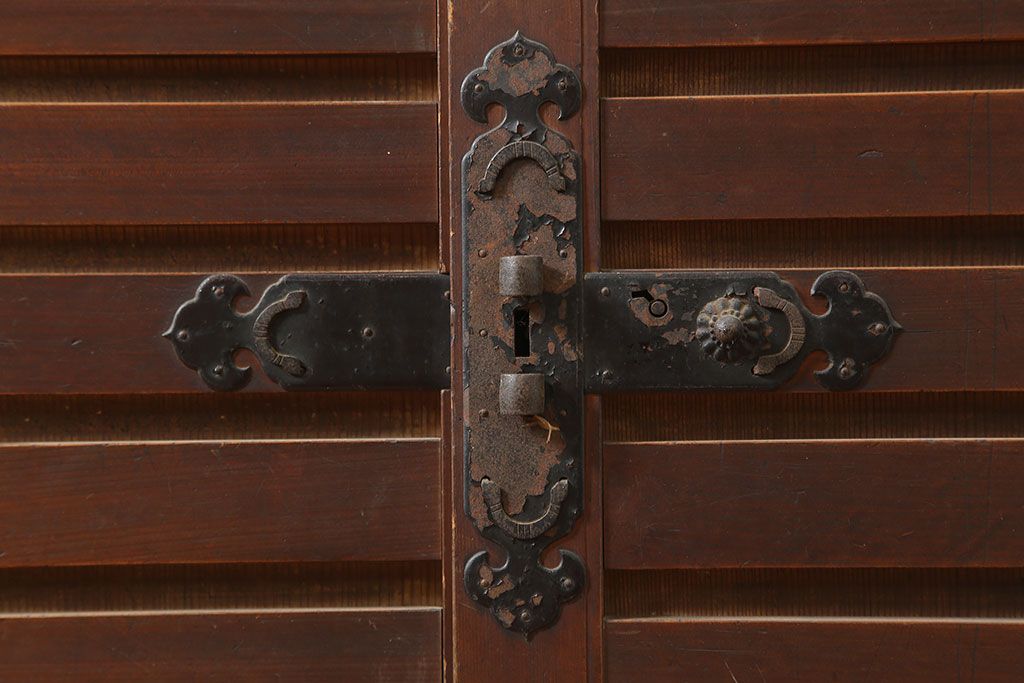 アンティーク家具　明治大正期　ヒノキ材　存在感抜群!横桟が目を惹く重ね水屋箪笥(収納棚、戸棚)(R-040380)