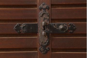 アンティーク家具　明治大正期　ヒノキ材　存在感抜群!横桟が目を惹く重ね水屋箪笥(収納棚、戸棚)(R-040380)