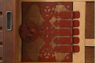 アンティーク家具　明治大正期　ヒノキ材　存在感抜群!横桟が目を惹く重ね水屋箪笥(収納棚、戸棚)(R-040380)