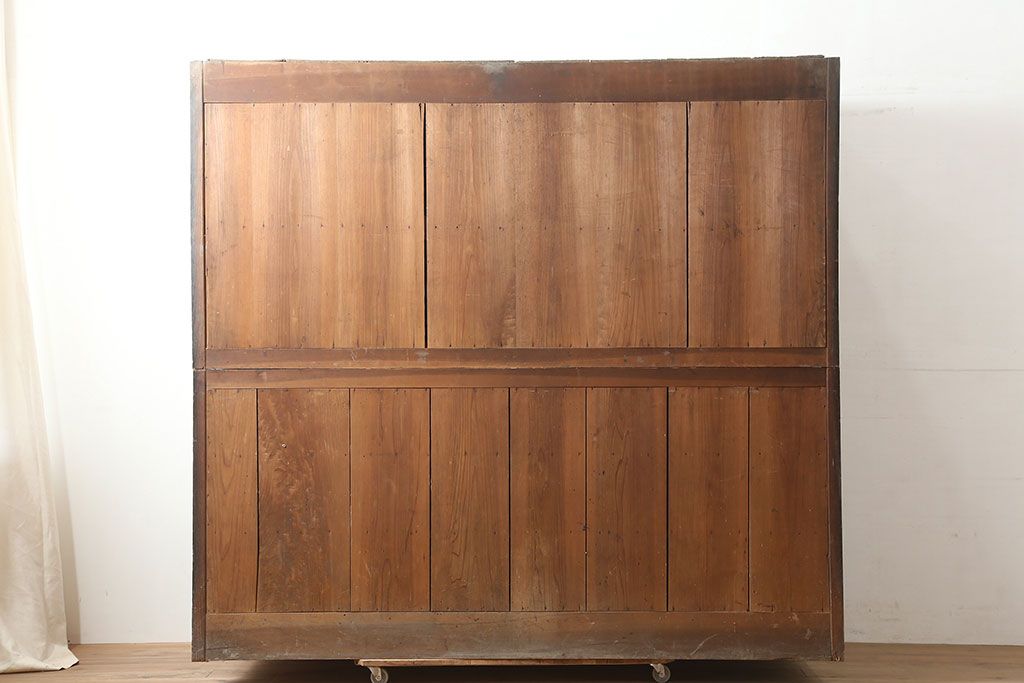 アンティーク家具　明治大正期　ヒノキ材　存在感抜群!横桟が目を惹く重ね水屋箪笥(収納棚、戸棚)(R-040380)