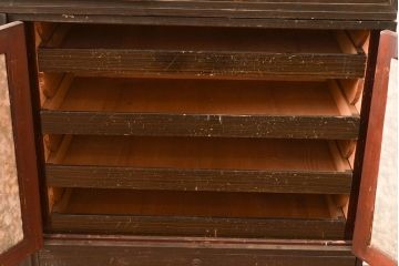 アンティーク家具　栓材　透かし入り　シックな雰囲気漂う組み立てタンス・重ね(収納棚、キャビネット、チェスト)(R-040381)
