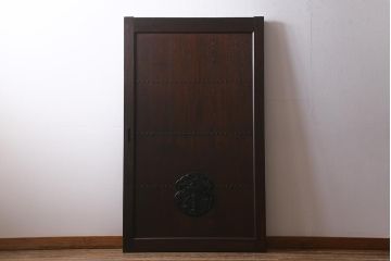 アンティーク建具　明治大正期　総ケヤキ材一枚板　珍しい小振りサイズの蔵戸　(R-040390)