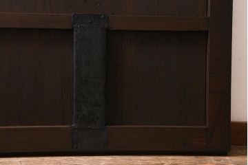 アンティーク建具　明治大正期　総ケヤキ材一枚板　珍しい小振りサイズの蔵戸　(R-040390)