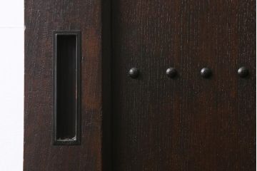 アンティーク建具　明治大正期　総ケヤキ材一枚板　珍しい小振りサイズの蔵戸(建具、引き戸、玄関戸)(R-040390)