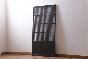 アンティーク建具　大正期　しっかり厚みのある鋲と美しい縦桟が魅力の格子戸1枚(引き戸、建具)(R-040391)