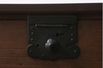 アンティーク家具　和製アンティーク　脚付きリメイク　味わい深い佇まいの箪笥ローボード(衣装箪笥、チェスト、引き出し、リビングボード)(R-040392)