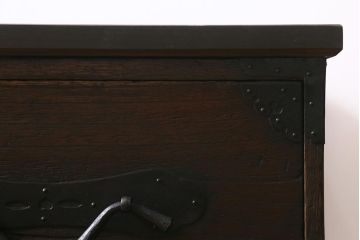 アンティーク家具　和製アンティーク　鉄脚リメイク　大きな蛭手が目を引く箪笥ローボード(衣装箪笥、チェスト、引き出し、リビングボード)(R-040393)