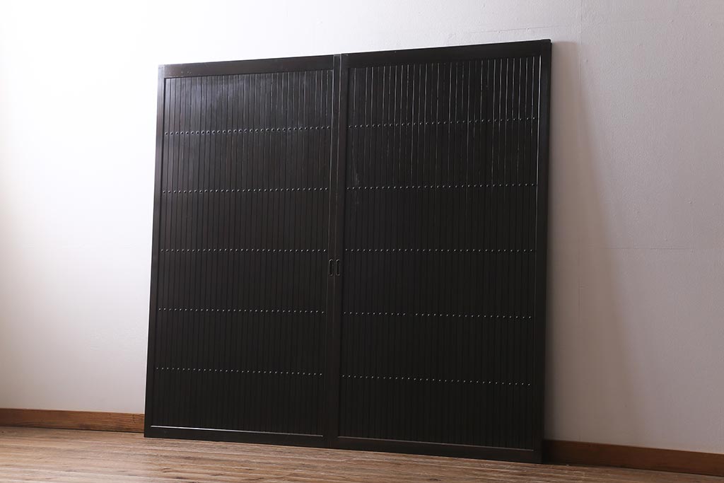 アンティーク建具　明治大正期　シックな雰囲気漂う平格子戸2枚セット　(R-040397)