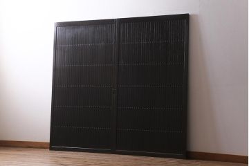 アンティーク建具　明治大正期　シックな雰囲気漂う平格子戸2枚セット(建具、引き戸、玄関戸)(R-040397)