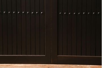 アンティーク建具　明治大正期　シックな雰囲気漂う平格子戸2枚セット(建具、引き戸、玄関戸)(R-040397)