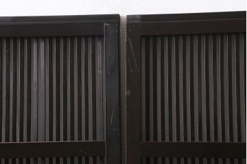 アンティーク建具　大正昭和期　光をやさしく取り込む格子戸2枚セット(建具、引き戸、玄関戸)(R-040398)