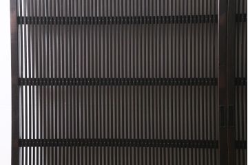 アンティーク建具　大正昭和期　光をやさしく取り込む格子戸2枚セット(建具、引き戸、玄関戸)(R-040398)