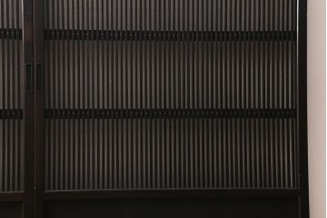 アンティーク建具　大正昭和期　光をやさしく取り込む格子戸2枚セット(建具、引き戸、玄関戸)(R-040398)