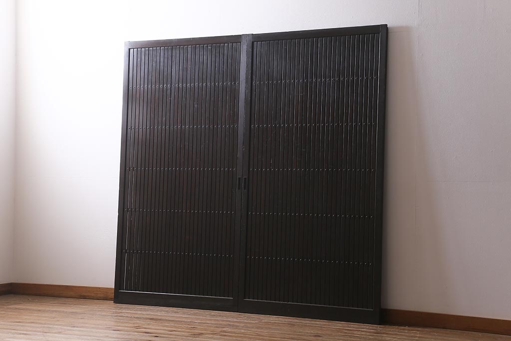 アンティーク建具　明治大正期　モダンな雰囲気漂う平格子戸2枚セット　(R-040399)