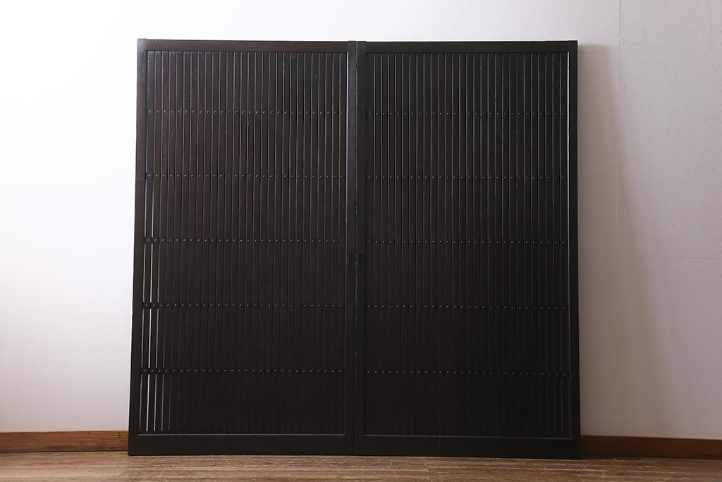 アンティーク建具　明治大正期　モダンな雰囲気漂う平格子戸2枚セット　(R-040399)