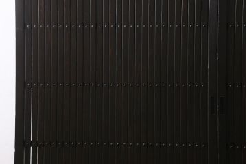 アンティーク建具　明治大正期　モダンな雰囲気漂う平格子戸2枚セット(建具、引き戸、玄関戸)(R-040399)