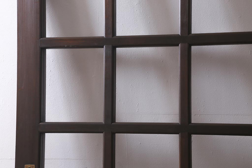 アンティーク建具　框ヒノキ材　腰板ケヤキ材　和モダンな印象のガラス入り格子蔵戸(建具、引き戸、玄関戸)(R-040401)