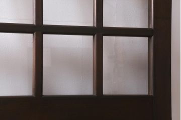 アンティーク建具　框ヒノキ材　腰板ケヤキ材　和モダンな印象のガラス入り格子蔵戸(建具、引き戸、玄関戸)(R-040401)
