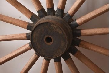 ジャンク品　和製アンティーク雑貨　大正期　古い木製車輪(ディスプレイ雑貨)(R-040406)