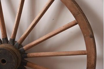 ジャンク品　和製アンティーク雑貨　大正期　古い木製車輪(ディスプレイ雑貨)(R-040407)