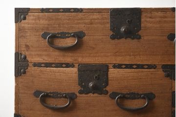 アンティーク家具　和製アンティーク　明治期　前面桐材　使い込また風合いが魅力的な会津重ね箪笥(時代箪笥、衣装箪笥、ローボード、桐箪笥、桐たんす)(R-040408)