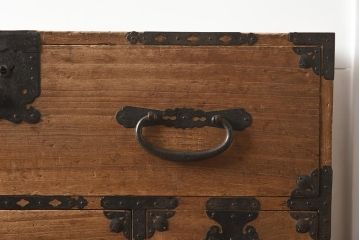 アンティーク家具　和製アンティーク　明治期　前面桐材　使い込また風合いが魅力的な会津重ね箪笥(時代箪笥、衣装箪笥、ローボード、桐箪笥、桐たんす)(R-040408)