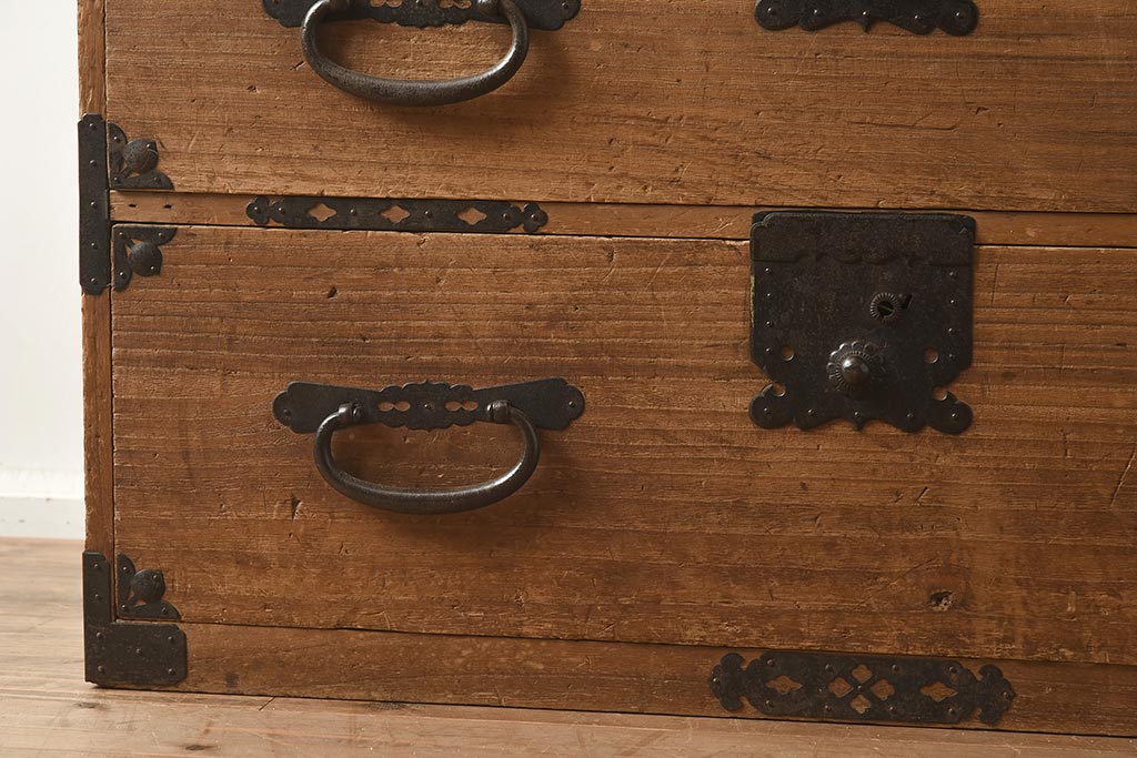 アンティーク家具　和製アンティーク　明治期　前面桐材　使い込また風合いが魅力的な会津重ね箪笥(時代箪笥、衣装箪笥、ローボード、桐箪笥、桐たんす)(R-040408)